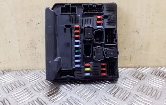 Nissan Qashqai Fuse module 284B7JD000