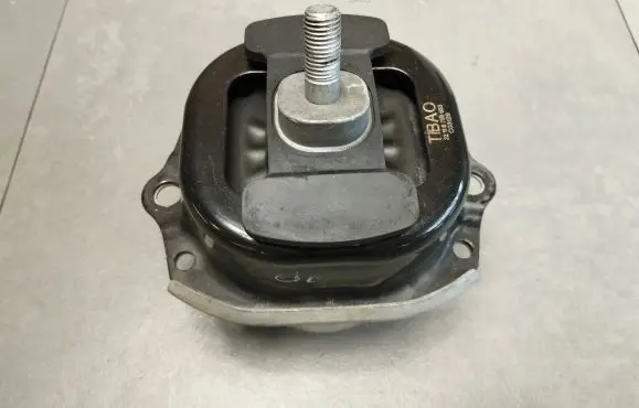 BMW X6 E71 Engine mount bracket 6780653