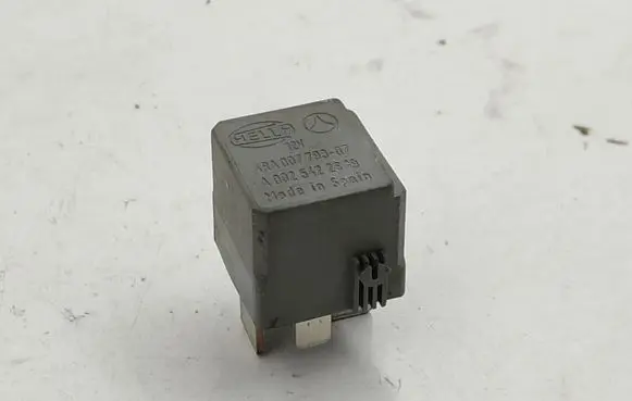 Mercedes-Benz C W203 Other relay A0025422619