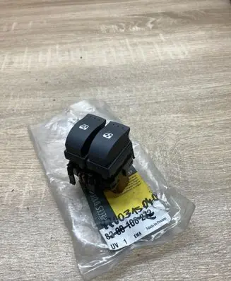 Renault Megane II Electric window control switch 8200315040