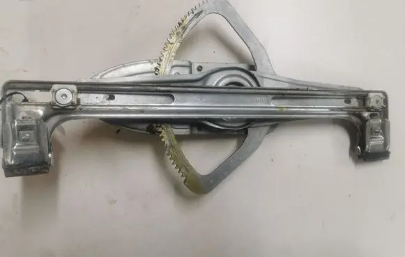 Ford C-MAX I Rear door manual window regulator E521F