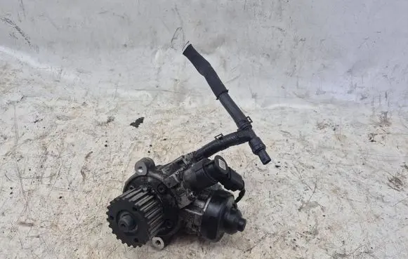 Volkswagen PASSAT B8 Fuel injection high pressure pump 04L130755D 0445010537
