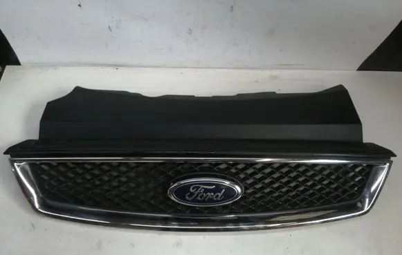 Ford Focus Front bumper upper radiator grill 4M518138AE 4M518200AK
