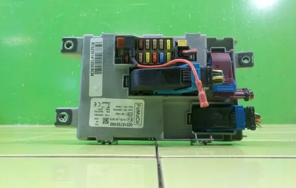 Ford Ka Fuse box set AM433RX 17AB112