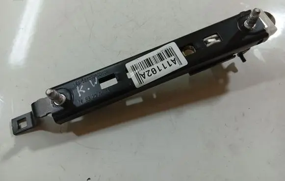 Opel Astra H Seat belt adjustment rail 13166032