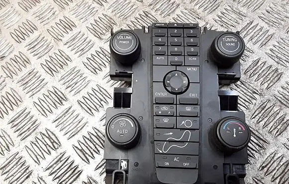 Volvo V50 Climate control unit 8697155