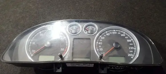 Volkswagen PASSAT B5.5 Speedometer (instrument cluster) 3b0920809e