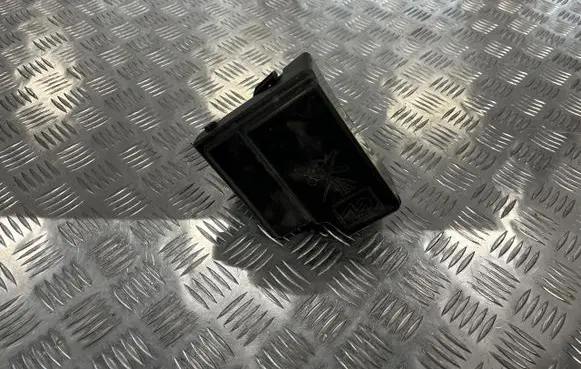 Nissan Juke II F16 Fuse box cover PU16109