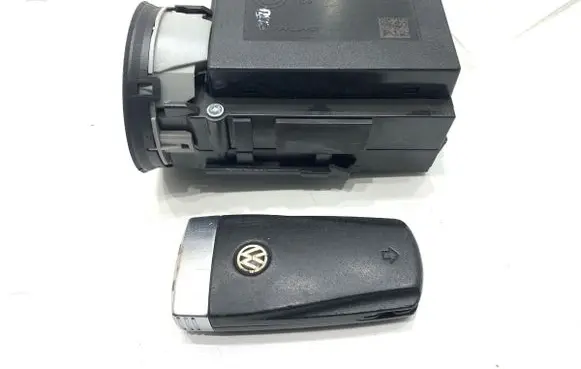 Volkswagen PASSAT CC Ignition lock 3C0905843AE