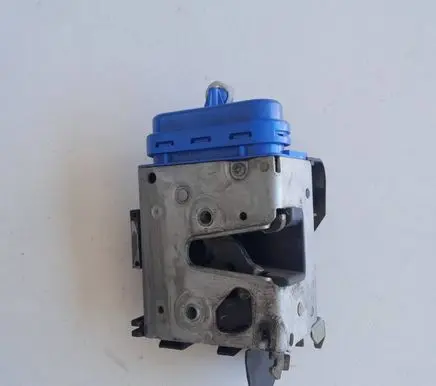 Audi A4 S4 B5 8D Rear door lock 8D0839016A 910638008