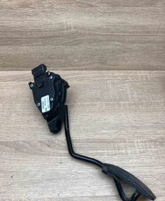 Nissan Primera Accelerator throttle pedal 18002AU410