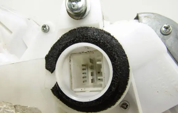 Honda CR-V Front door lock