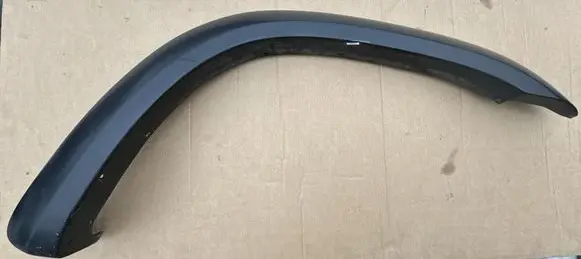 Fender trim (molding)