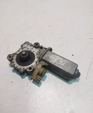 Mercedes-Benz S W140 Front door window regulator motor 186691000 0130821504