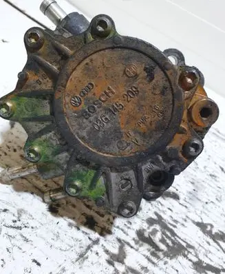 Volkswagen Golf V Vacuum pump 03G145209 161105