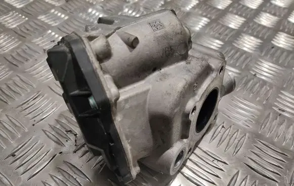 Mercedes-Benz E A207 EGR valve A6511400860 A2C16890600