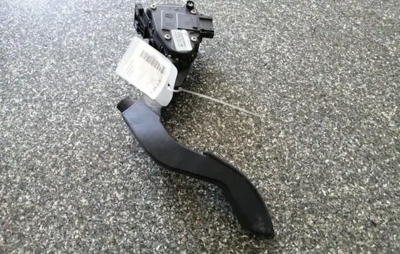 Volkswagen PASSAT B5.5 Accelerator throttle pedal 8D1721523J