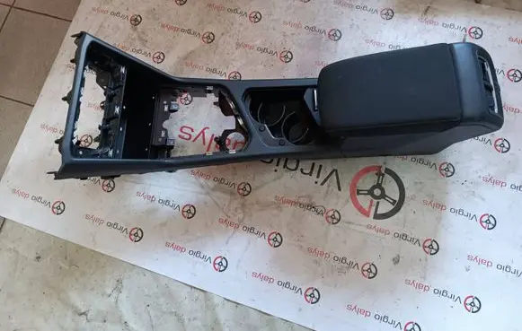 Volkswagen Tiguan Center console 5NB862531