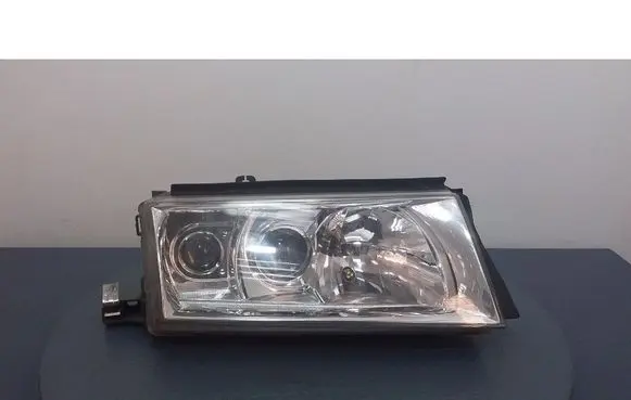 Skoda Octavia Mk2 (1Z) Headlight/headlamp 08-665-1110R