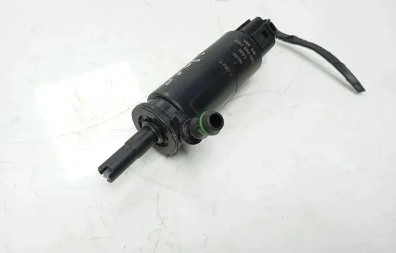 Skoda Octavia Mk2 (1Z) Headlight washer pump 3B7955681