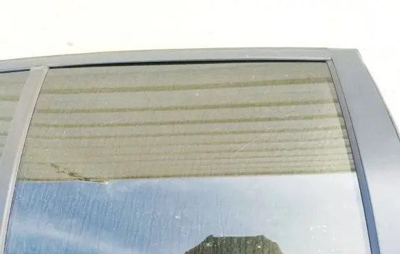 Chrysler Pacifica Rear door window glass
