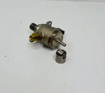 Audi A4 S4 B8 8K Fuel injection high pressure pump 706032100