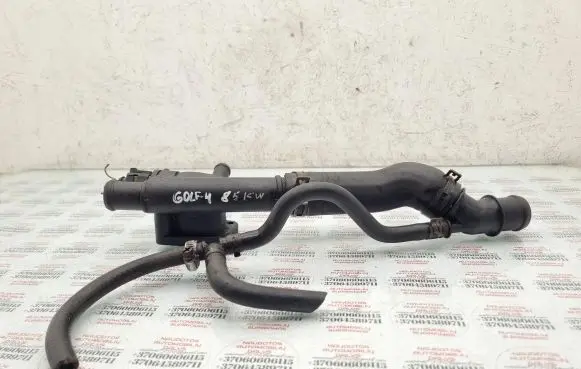 Volkswagen Golf IV Engine coolant pipe/hose 038121133