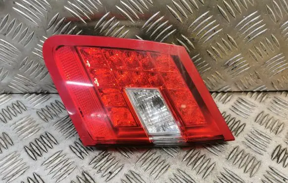 Tailgate rear/tail lights