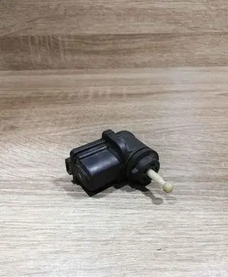 Volkswagen Golf IV Headlight level adjustment motor 1J0941295B