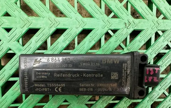 BMW 5 F10 F11 Tire pressure control unit 6864952