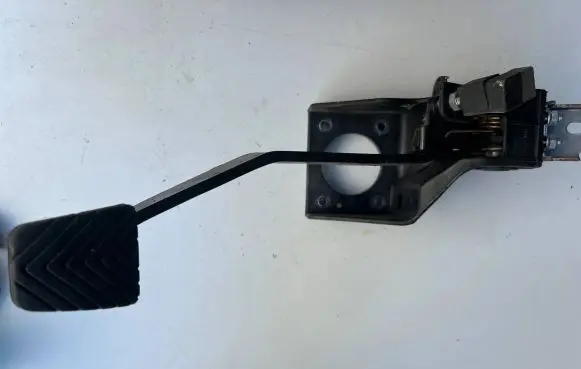 Hyundai i30 Brake pedal 328001H100