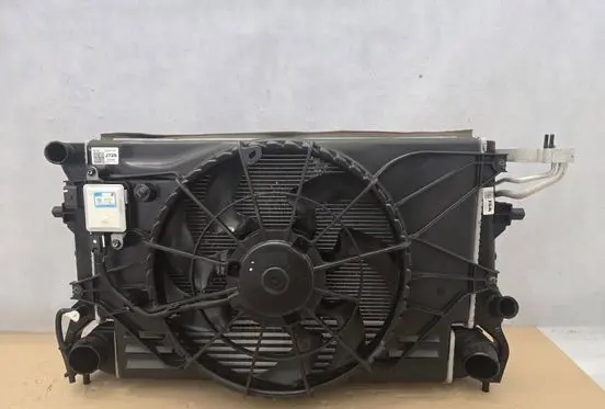 Hyundai i30 Radiator set 25304J7290 A20753981 20200511218