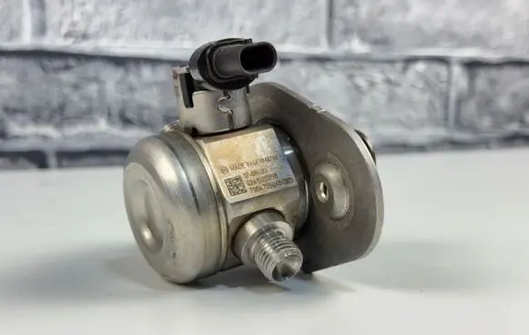 BMW 5 G30 G31 Fuel injection high pressure pump 7642466 0261520258 7004755845