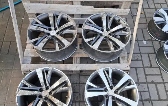 Peugeot RCZ R19 alloy rim 9800684277
