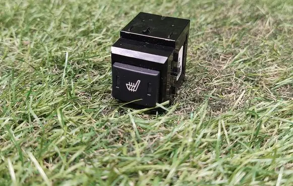 Land Rover Range Rover L322 Seat heating switch YUF500120PVJ
