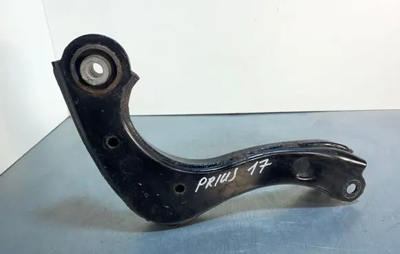 Toyota Prius (XW50) Rear control arm
