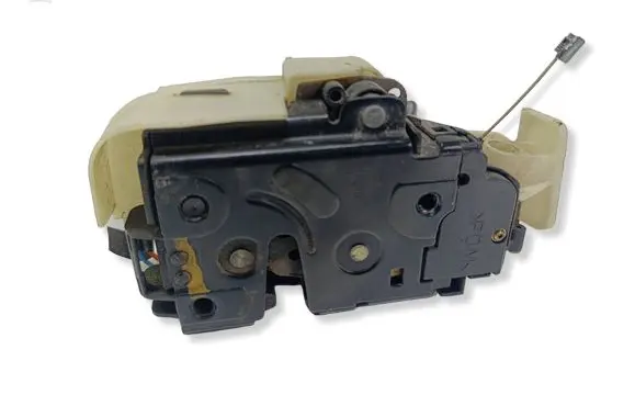 Volkswagen PASSAT B5.5 Front door lock 
