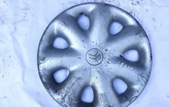 Citroen Xsara Picasso R15 wheel hub/cap/trim 9634799780
