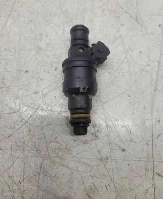 Audi A4 S4 B5 8D Fuel injector 058133551