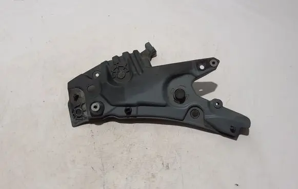 Fender mounting bracket