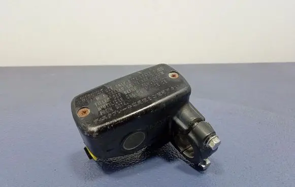 Honda Civic Brake fluid reservoir 