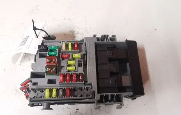Opel Insignia A Fuse module 13222786
