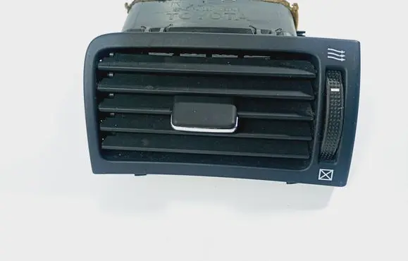 Toyota Avensis T250 Rear air vent grill