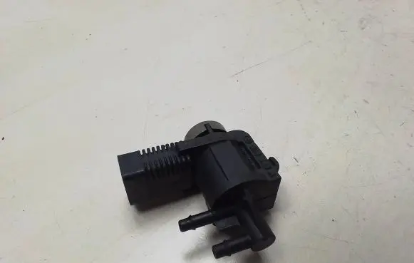 Volkswagen Touran I Turbo solenoid valve 1K0906283A