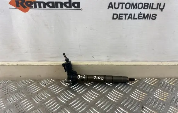 Volkswagen PASSAT B6 Fuel injector 811XBSH 03L130277 10032601619
