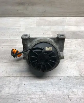 Engine mount bracket