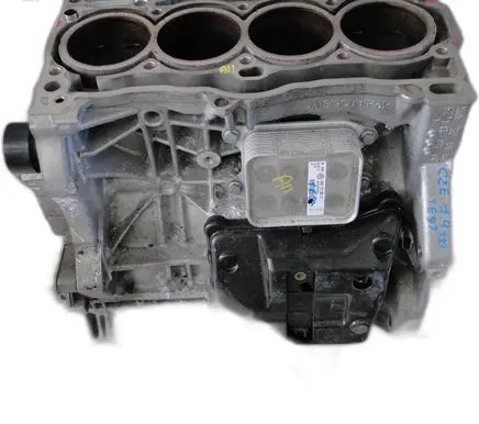 Volkswagen Golf VII Engine block 