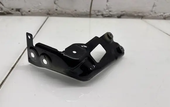 BMW X7 G07 Fender mounting bracket 7472597
