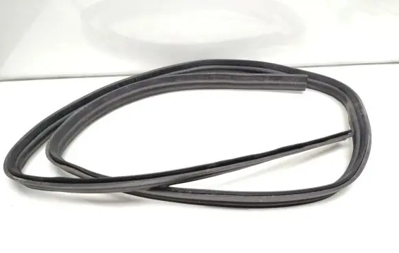 Mercedes-Benz E W211 Engine compartment rubber 0280939829