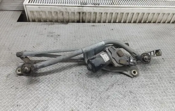 Nissan Almera N16 Front wiper linkage and motor 404582